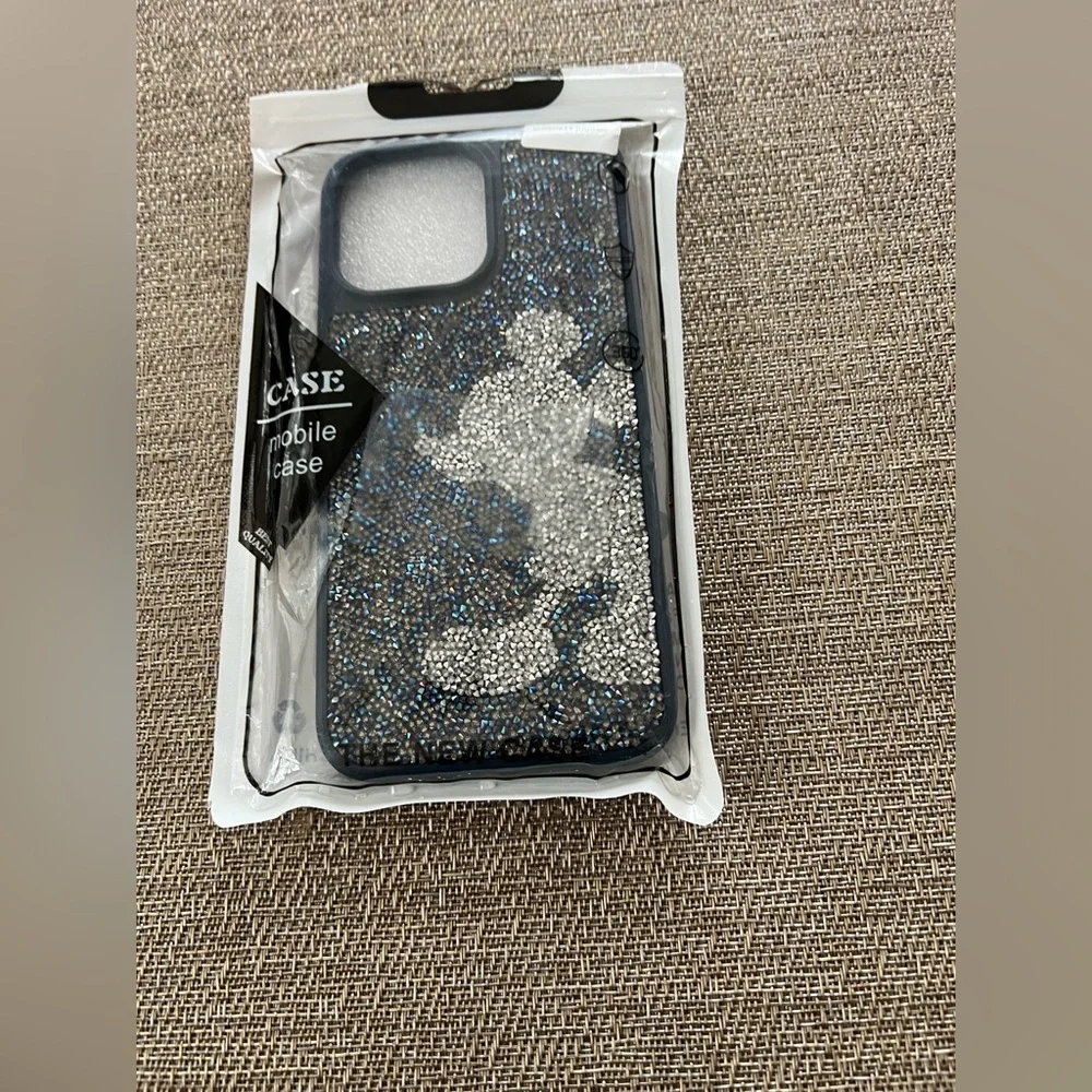 New!‎  iPhone 15 pro max case.  Glitter with Mickey Mouse design.